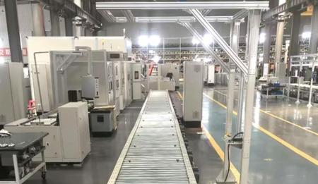 多品种共线分流
· 维护需求少、水平平稳输送
· 布局便捷，适应性强